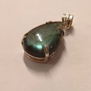 Labradorite pendant, made in India